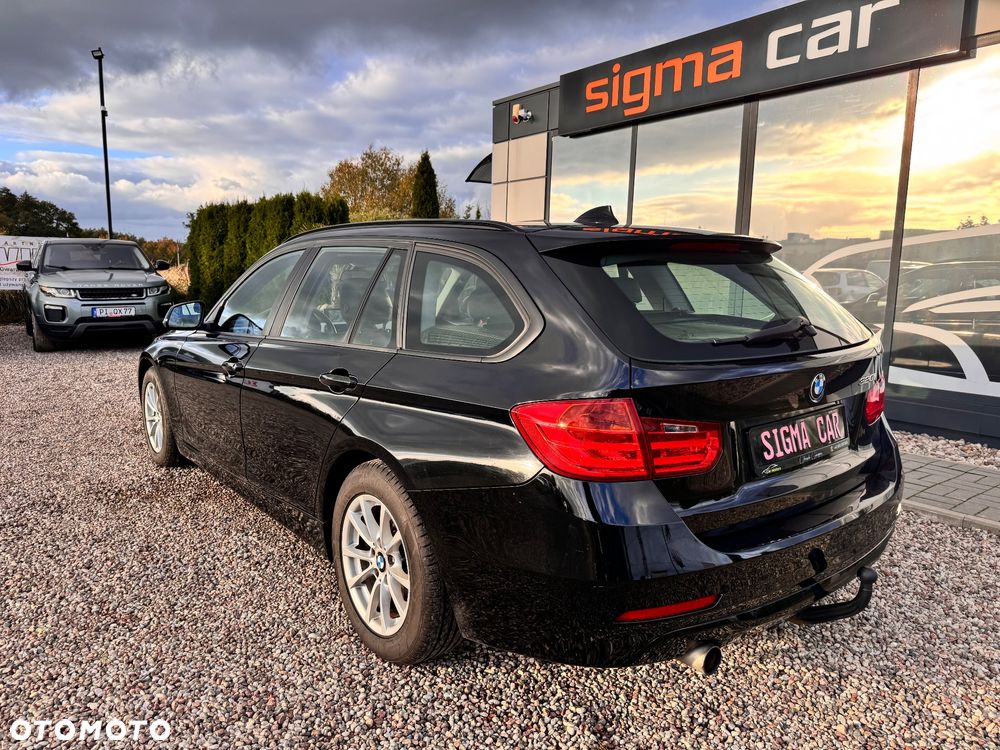 BMW Seria 3 320i Touring - 11