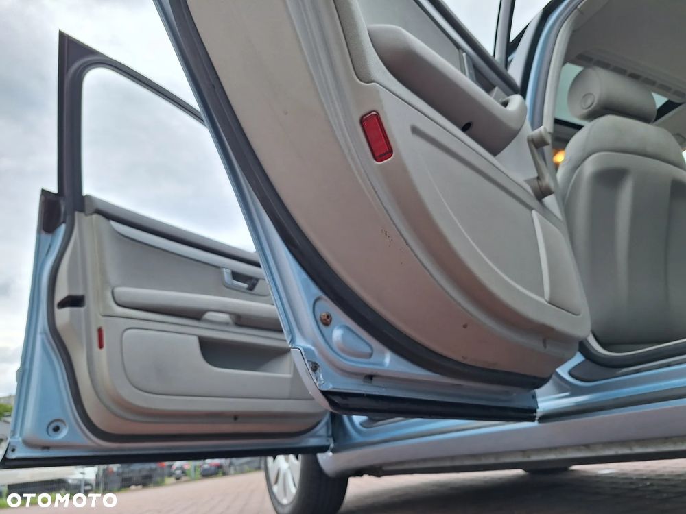Audi A4 Limousine - 15