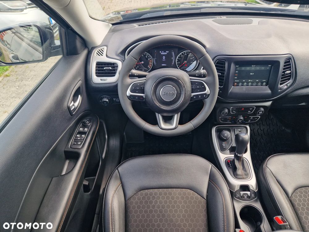 Jeep Compass - 28