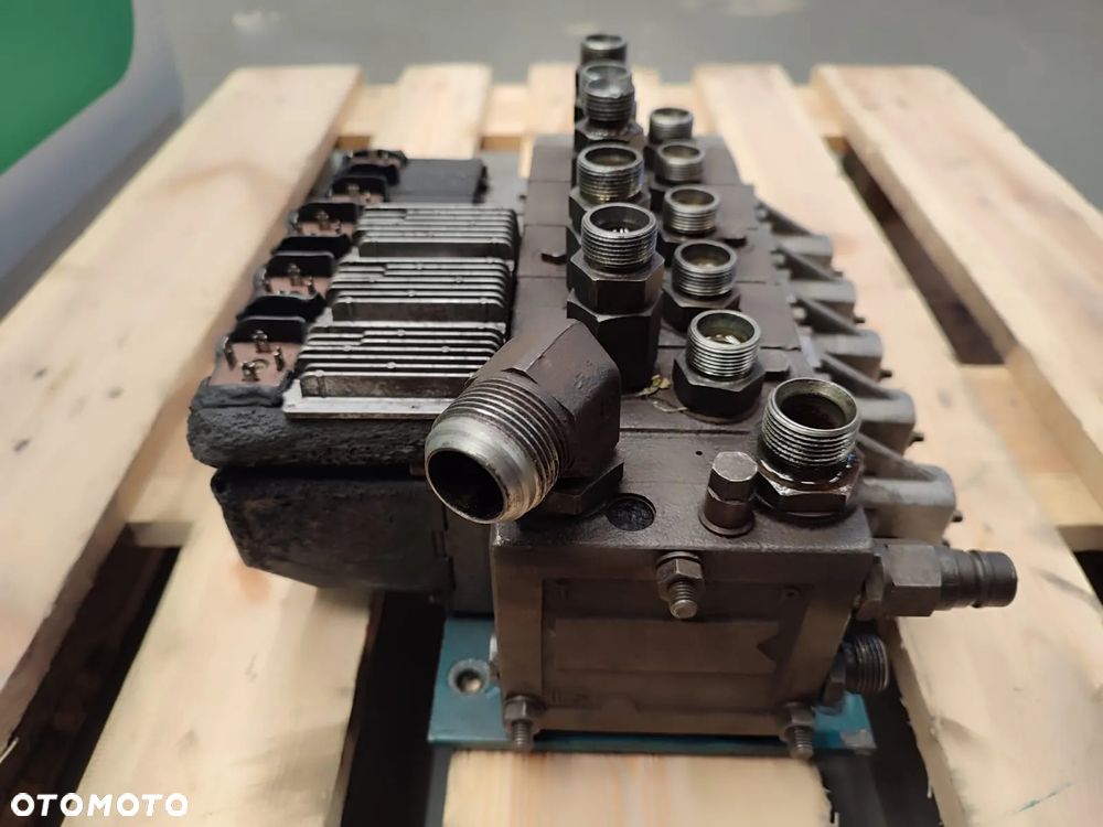 Rozdzielacz hydrauliczny Danfoss 157U6054 Sanderson TL6 - 7