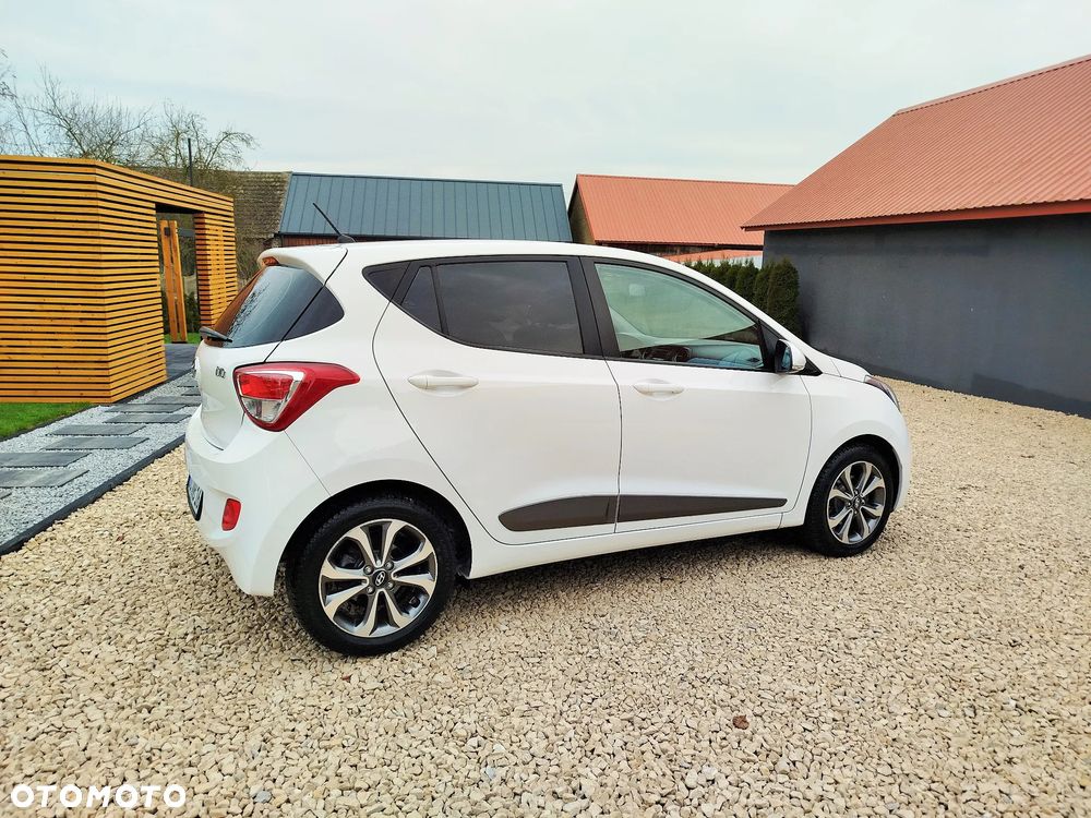 Hyundai i10 1.0 Fifa World Cup Edition - 12