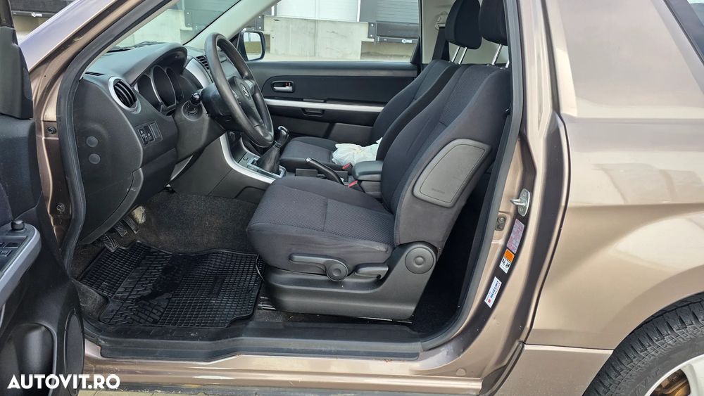 Suzuki Grand Vitara 1.9 DDiS Black&White DPF - 3