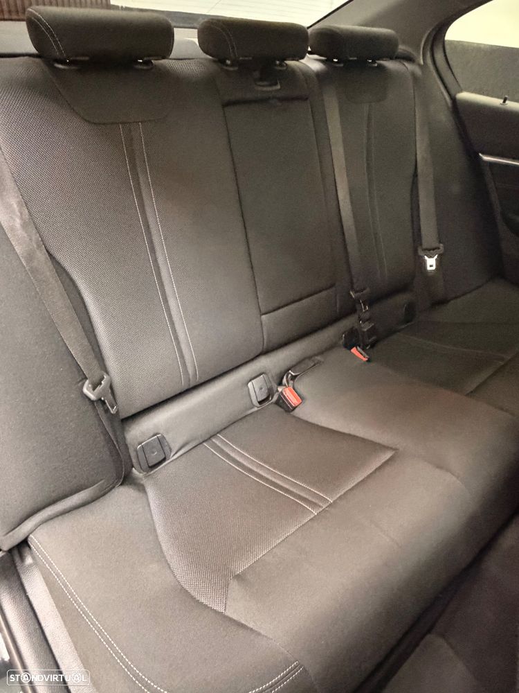 BMW 330 e iPerformance Line Luxury - 32