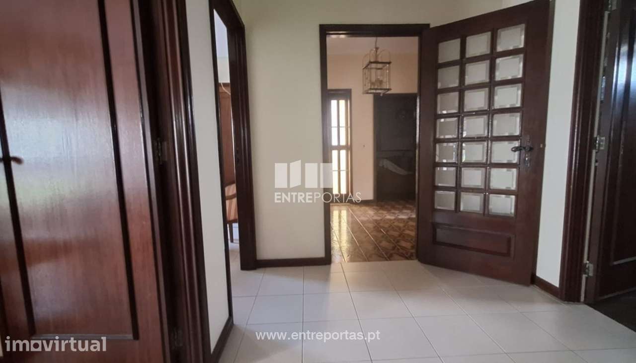 Venda de Moradia V4 com jardim, São Mamede Coronado, Trofa - Grande imagem: 2/24