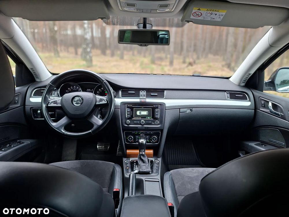 Skoda Superb 2.0 TDI 4x4 Elegance Outdoor DSG - 12