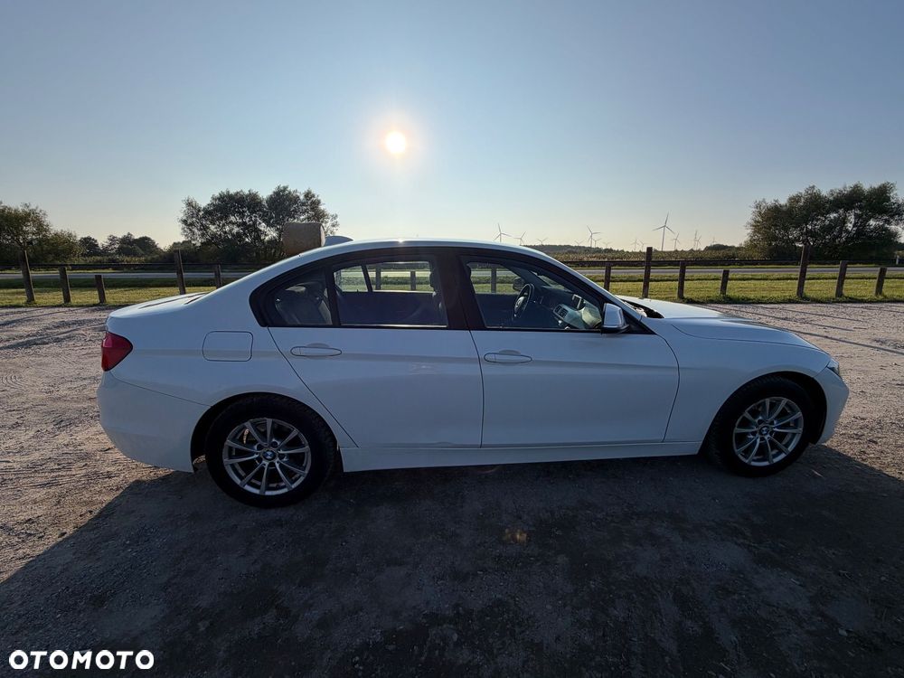 BMW Seria 3 318d - 11