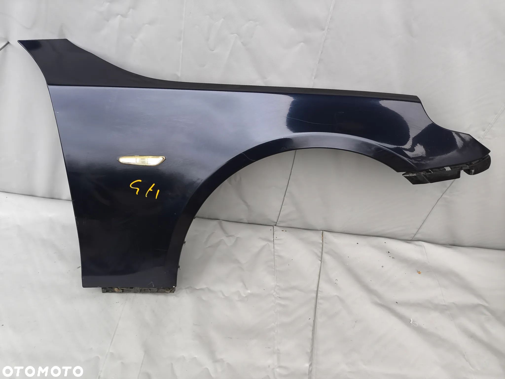 BMW E60 BŁOTNIK LEWY PRZEDNI - 1