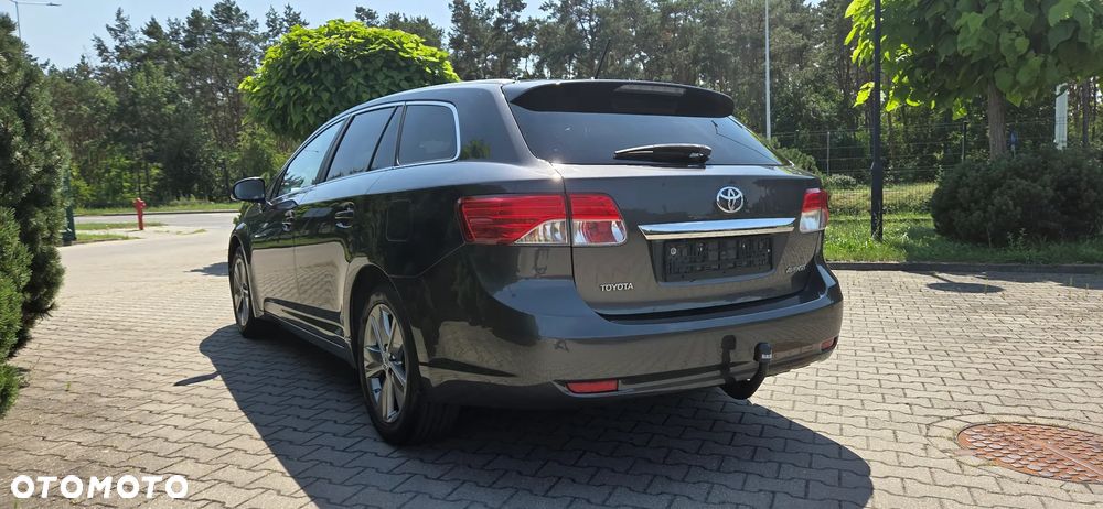 Toyota Avensis 1.8 Premium - 8