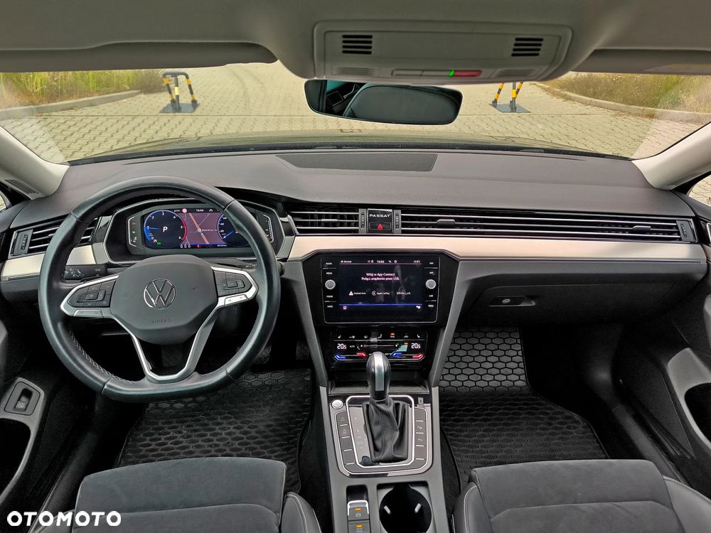 Volkswagen Passat Variant 2.0 TDI Elegance DSG - 9