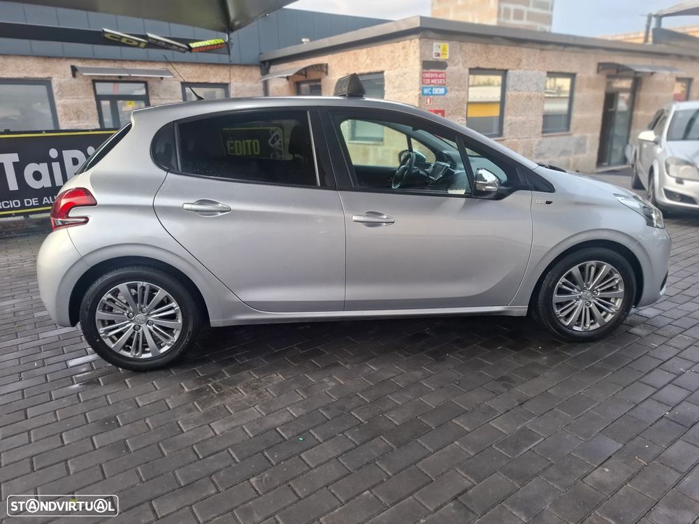 Peugeot 208 1.6 BlueHDi Style - 4