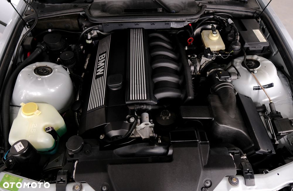 BMW Seria 3 323i - 33