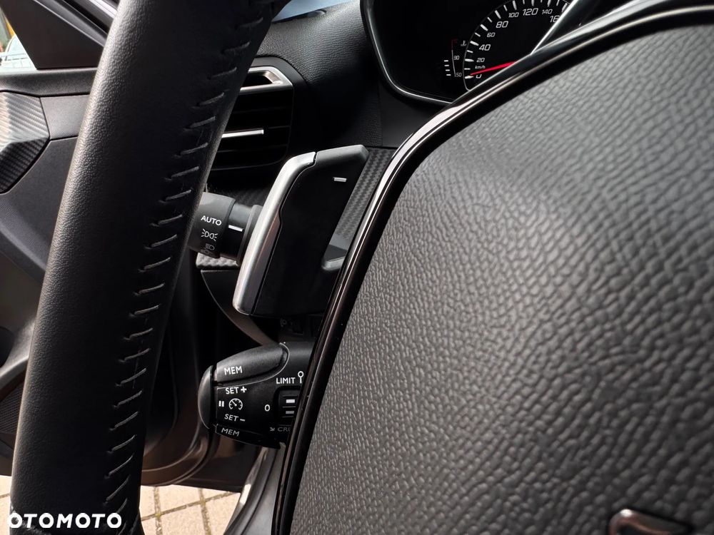 Peugeot 208 1.2 PureTech Allure S&S EAT8 - 19