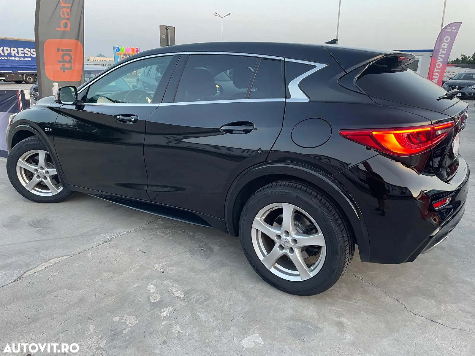 Infiniti Q30 - 4