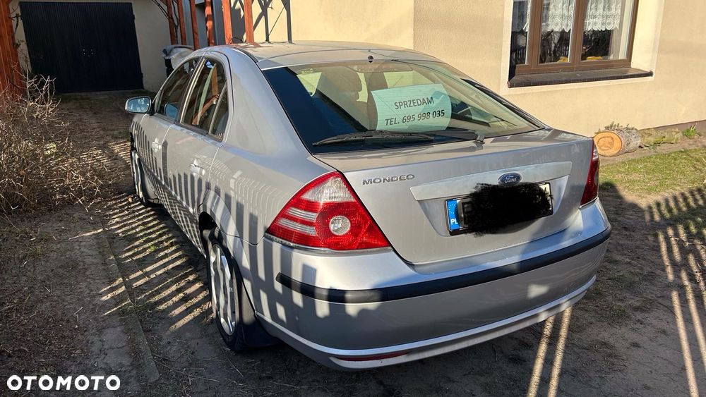 Ford Mondeo 1.8 Ambiente - 2