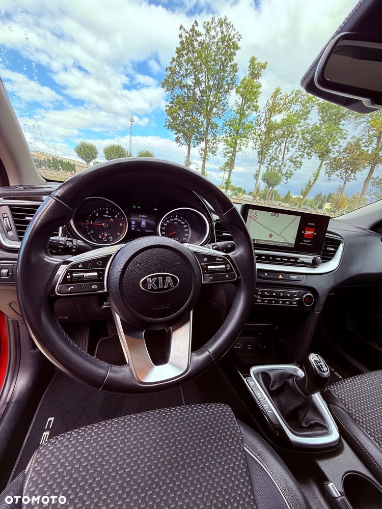 Kia Ceed 1.6 CRDi (48V Mild-Hybrid) Platinum - 13