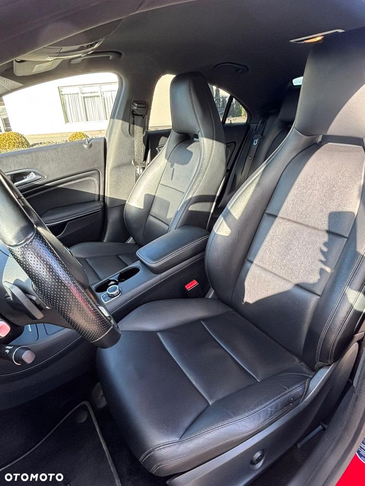 Mercedes-Benz CLA 250 7G-DCT - 18