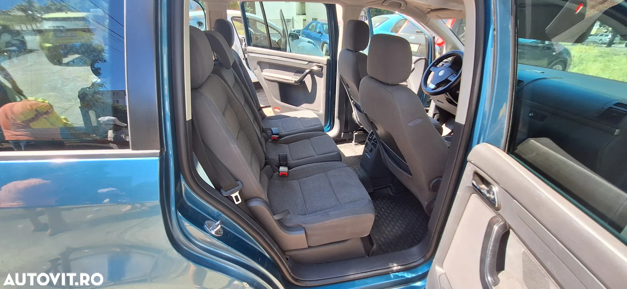 Volkswagen Touran - 12