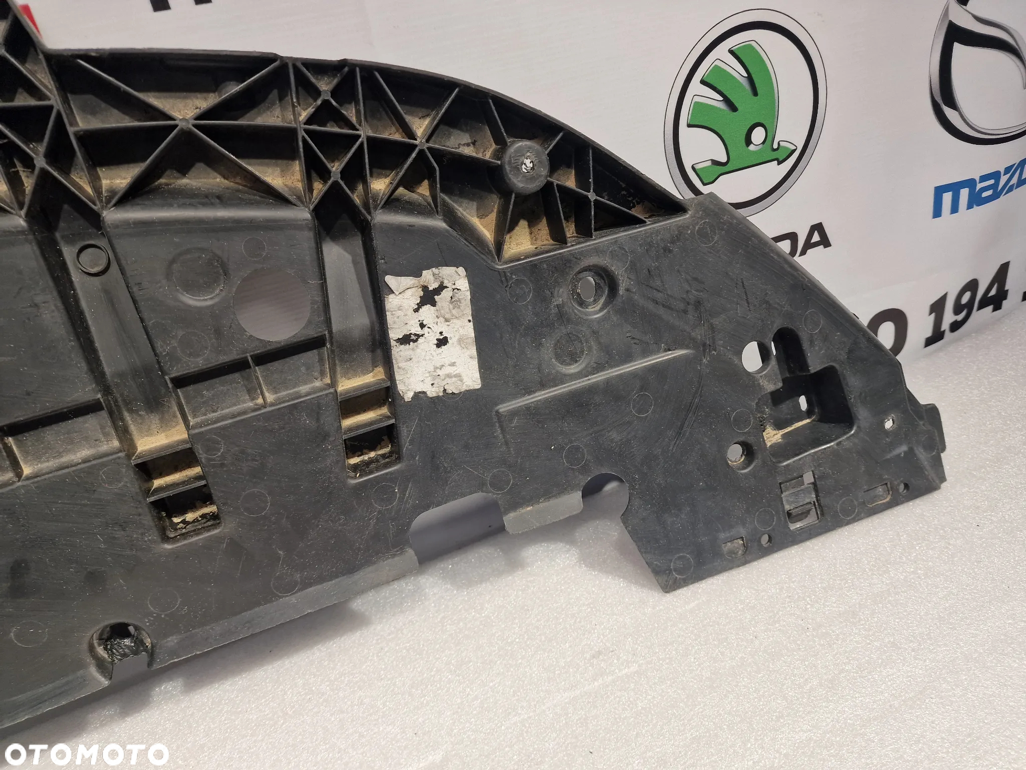RENAUT ZEO LIFT 18- PŁYTA / OSŁONA POD ZDERZAK PRZEDNI PRZÓD , NR 622353764R , NR AUKCJI NSŁ506 - 15
