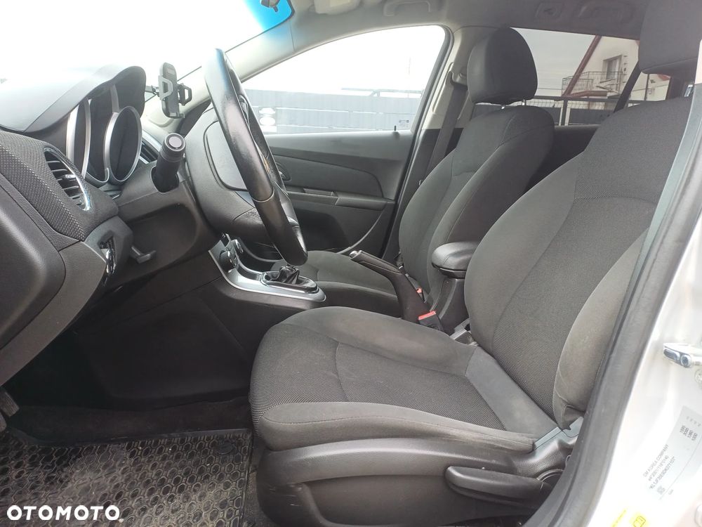 Chevrolet Cruze 1.6 LS+ - 9