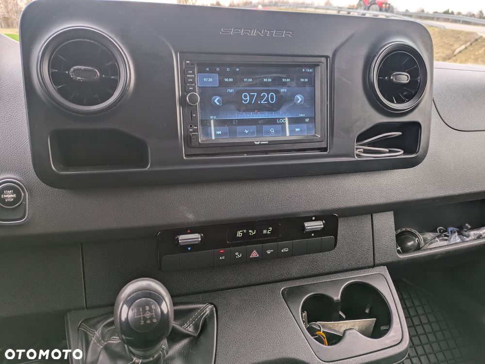 Mercedes-Benz Sprinter - 13