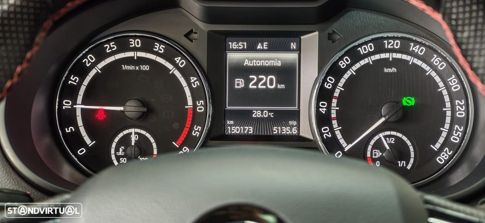 Skoda Octavia 2.0 TDI DSG RS - 41