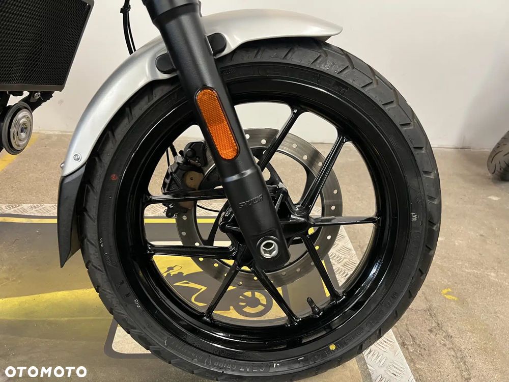 Royal Enfield Guerrilla - 16