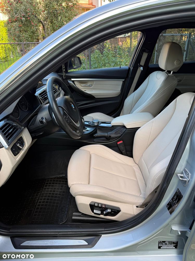 BMW Seria 3 330i - 23