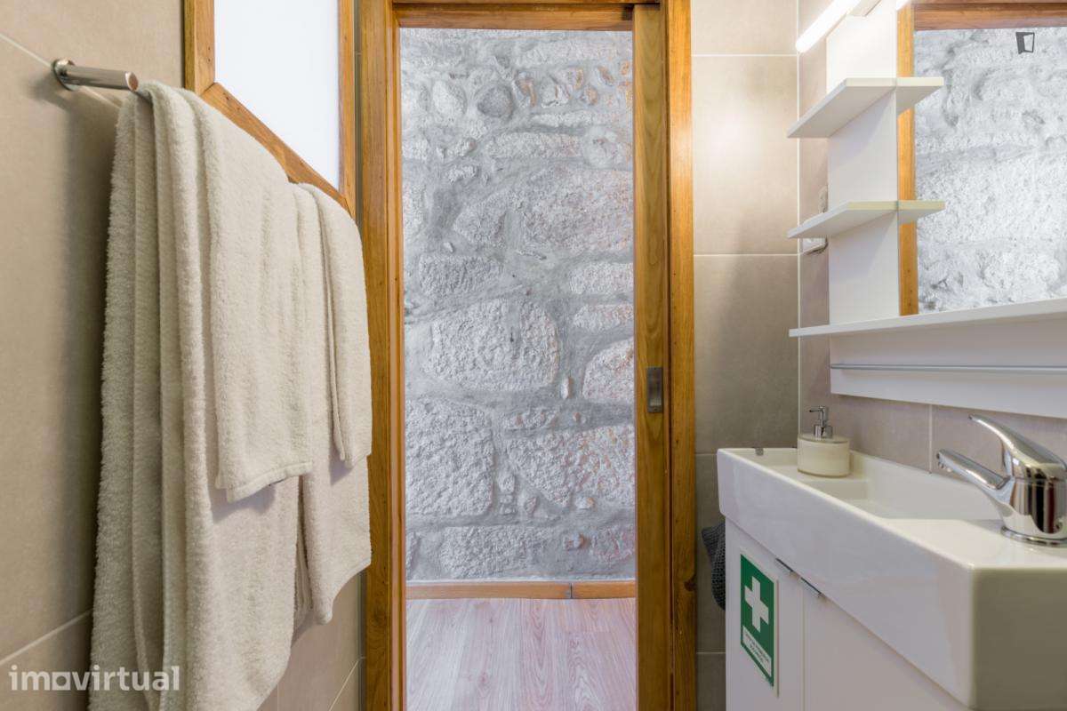 Apartamento com 2 quartos - localizado em São Nicolau Porto - Grande imagem: 2/12