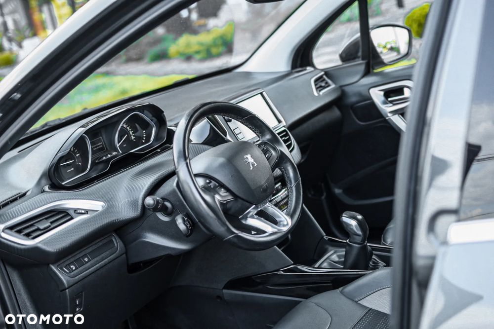 Peugeot 2008 1.2 Pure Tech GPF Allure S&S - 5