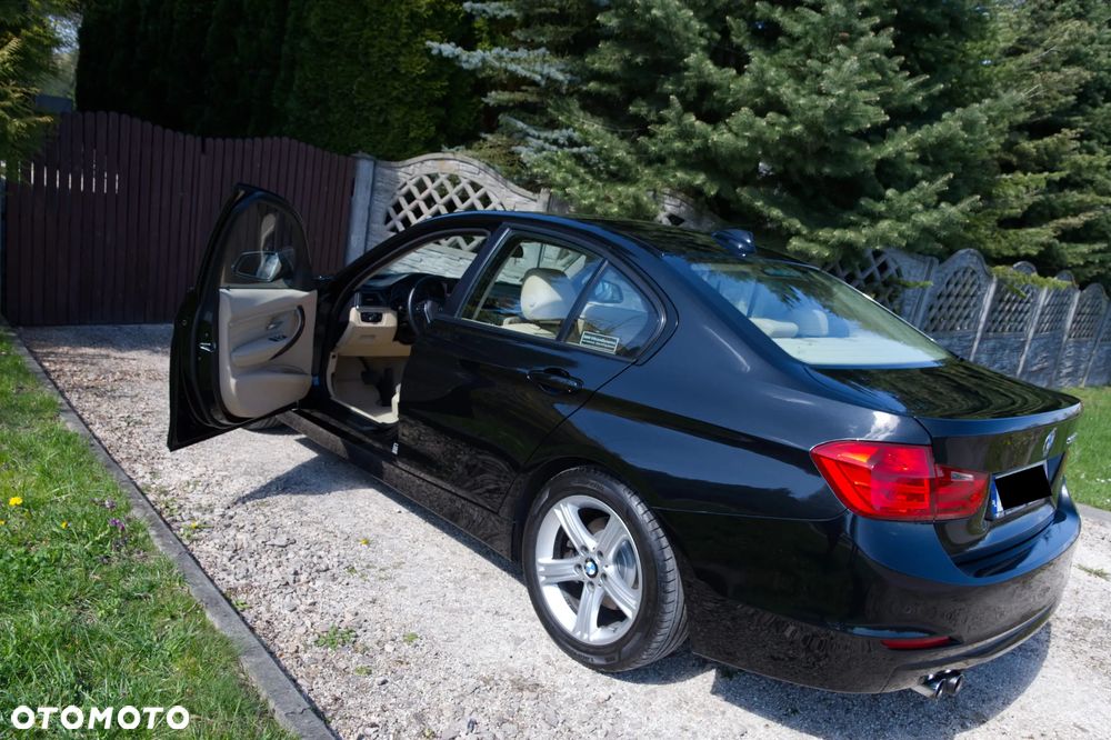 BMW Seria 3 328i - 3