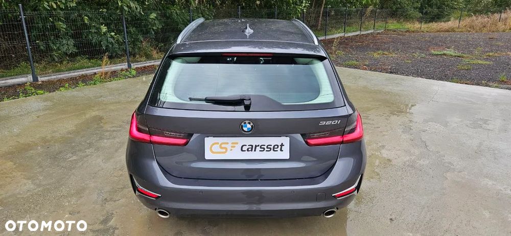 BMW Seria 3 320i Luxury Line - 11