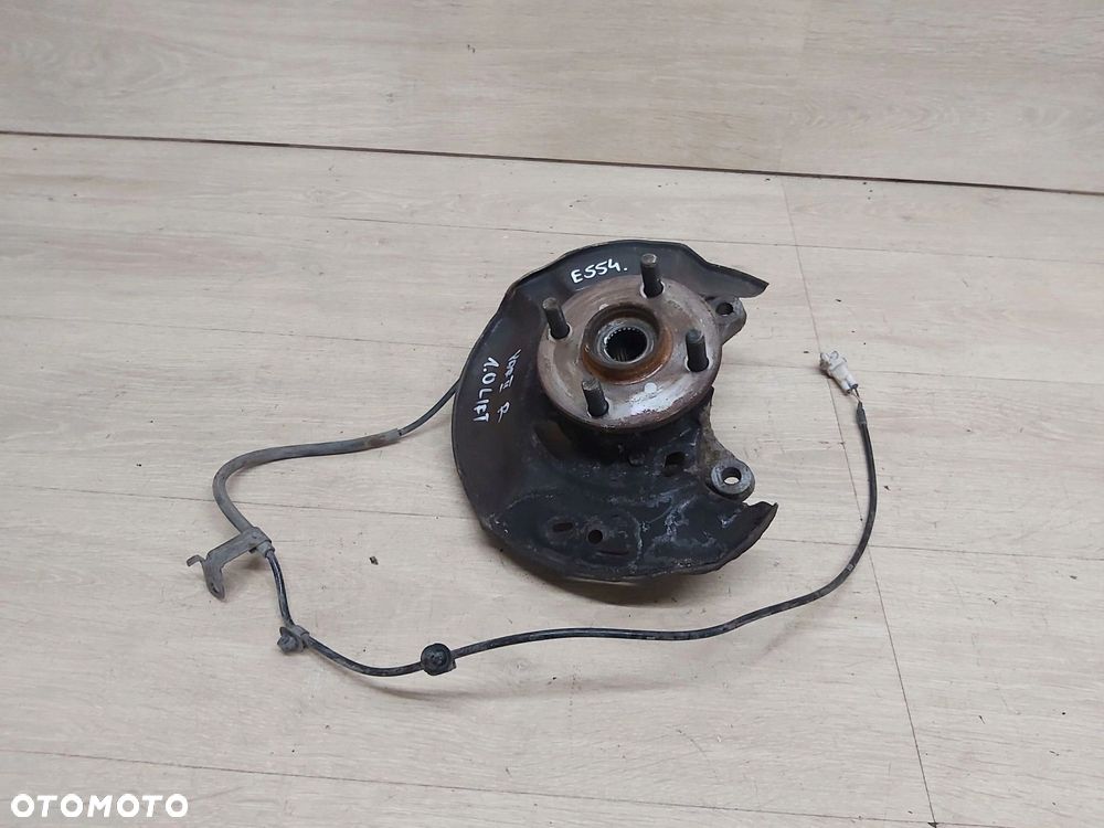 Toyota Yaris II 06-11r zwrotnica piasta prawy przód 1,0 1,3 1,4 - 1