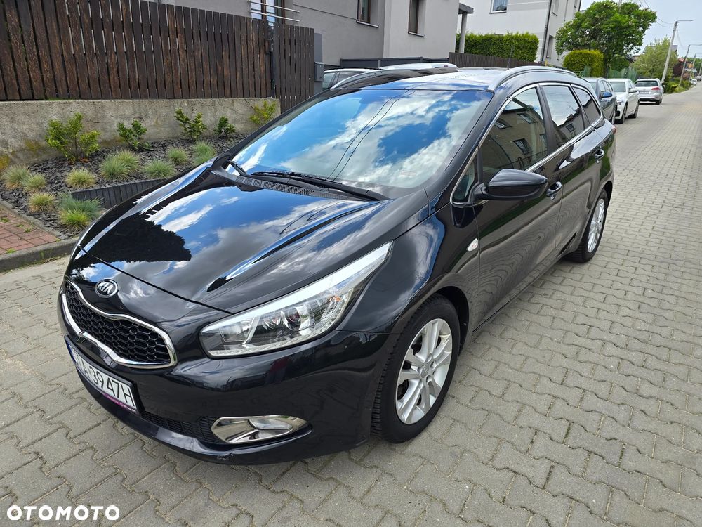 Kia Ceed 1.6 GDI Dream Team Edition - 1