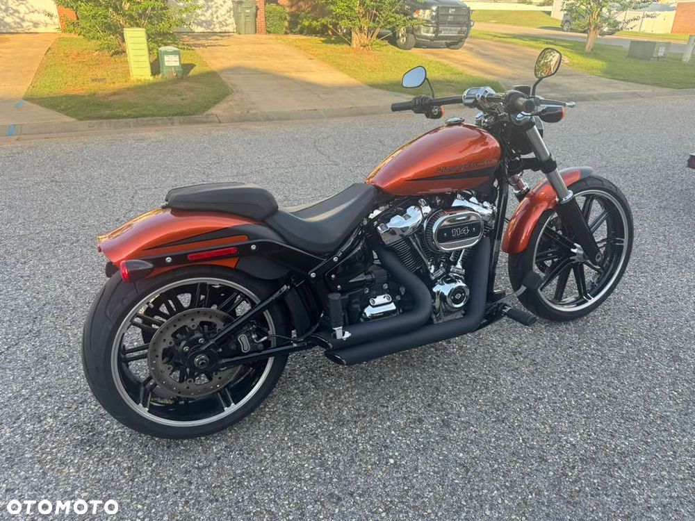 Harley-Davidson Softail Breakout - 4