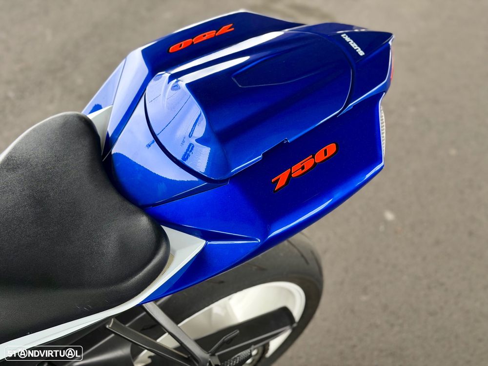 Suzuki GSX-R - 16