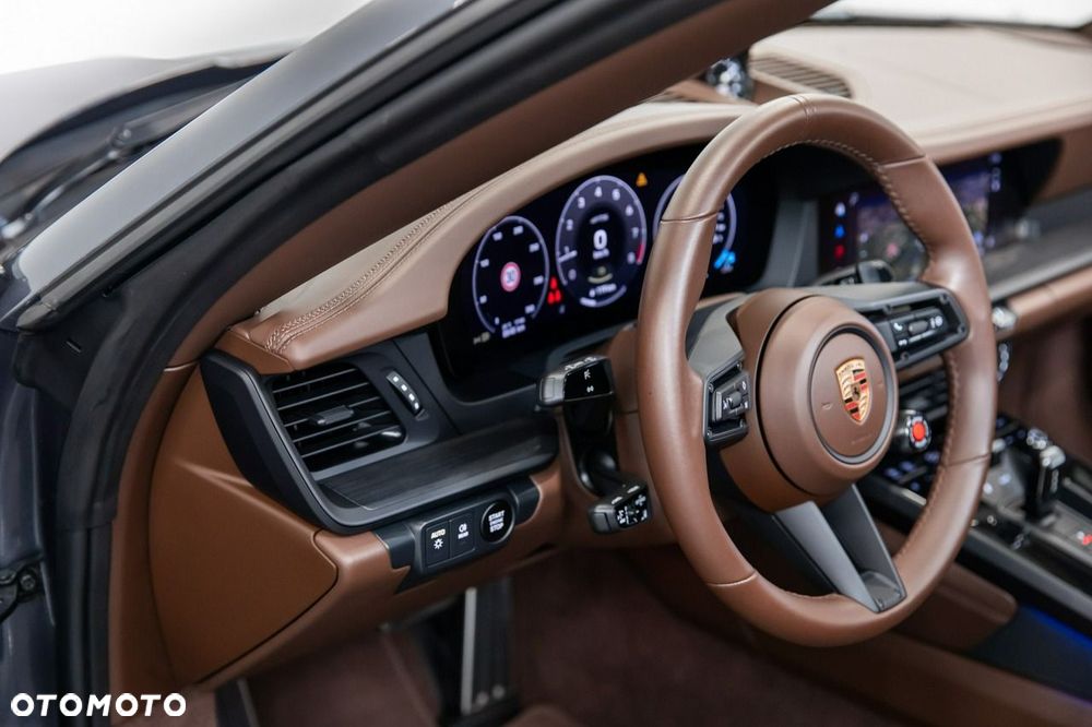 Porsche 911 Targa 4 GTS PDK - 32
