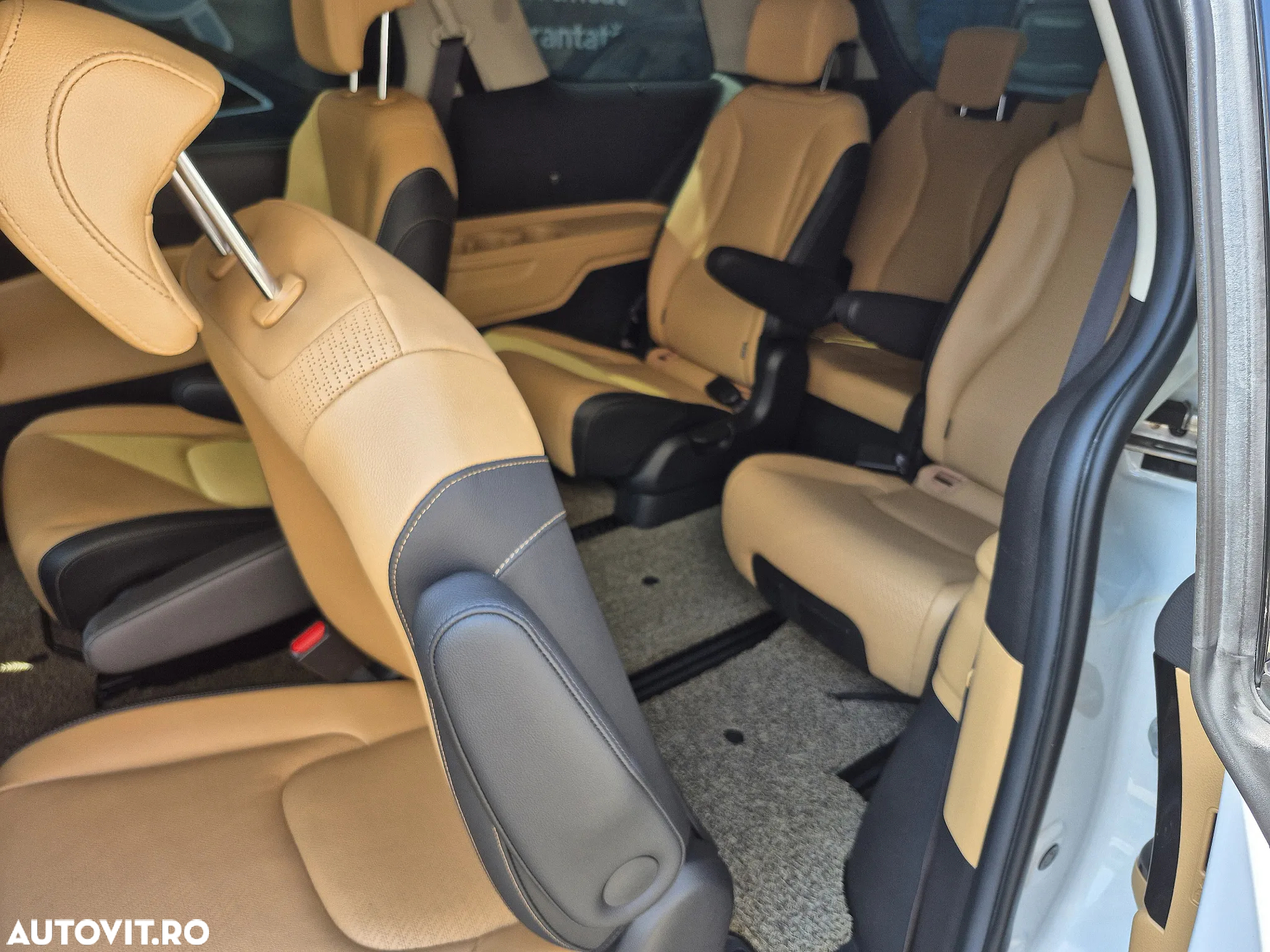 Kia Carnival - 37