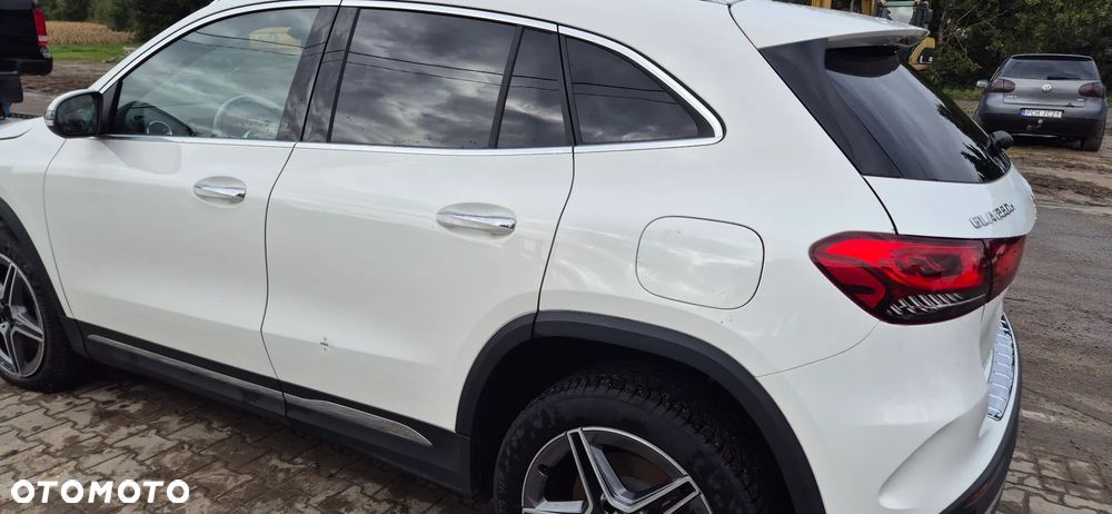 Mercedes-Benz GLA - 12