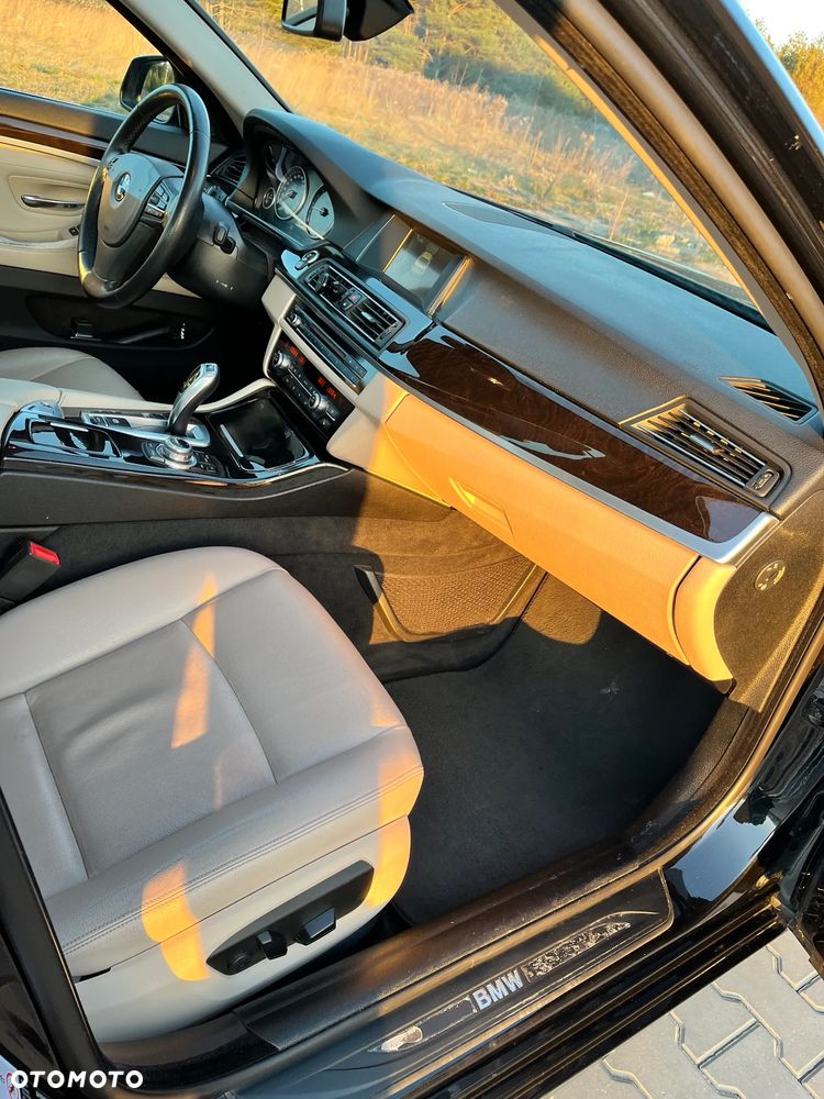 BMW Seria 5 525d xDrive Sport-Aut Luxury Line - 17