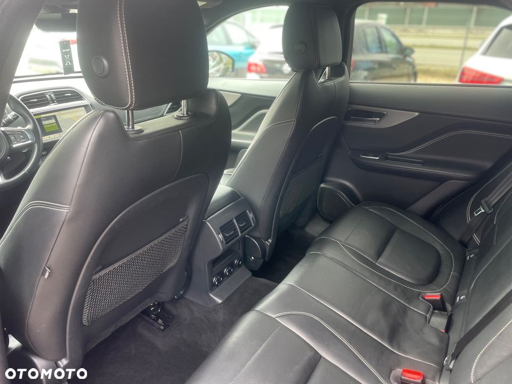 Jaguar F-Pace 25t AWD R-Sport - 14