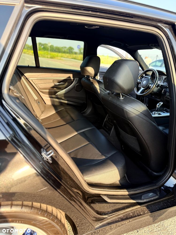 BMW Seria 3 320d xDrive - 26