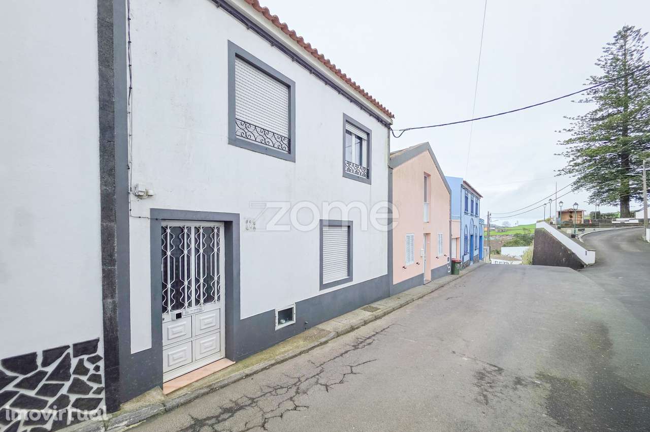 Moradia T3+1 com Terraço e Vista Mar nos Remédios, Lagoa - Grande imagem: 3/22