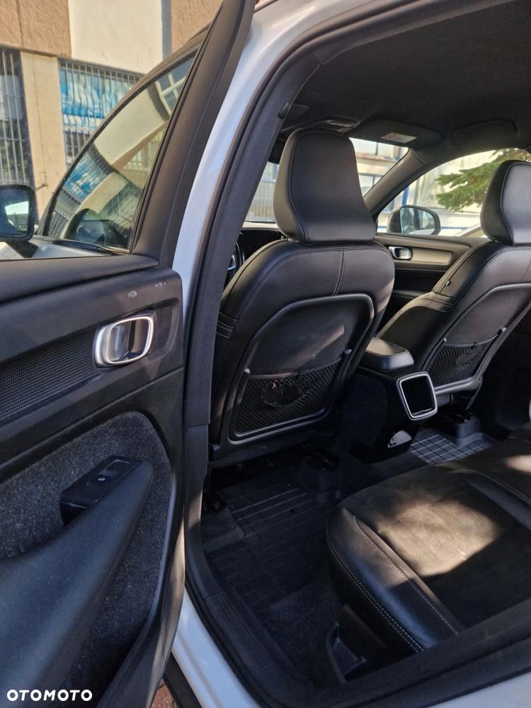 Volvo XC 40 D4 AWD R-Design - 8