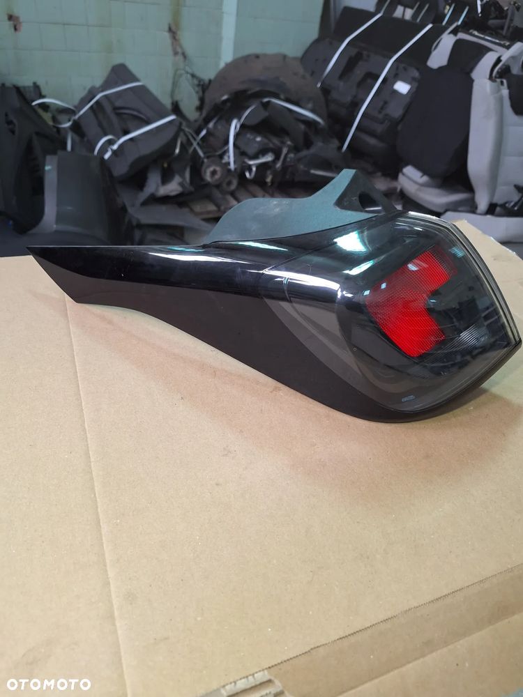 OPEL CROSSLAND lift  21R lampa prawa lewa  tył w błotnik - 6