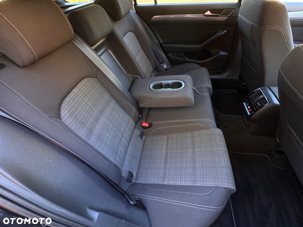 Volkswagen Passat Variant 2.0 TDI SCR DSG Comfortline - 11