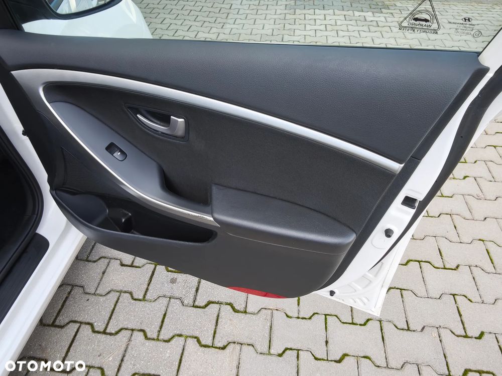 Hyundai i30 1.4 Fifa World Cup Edition - 17