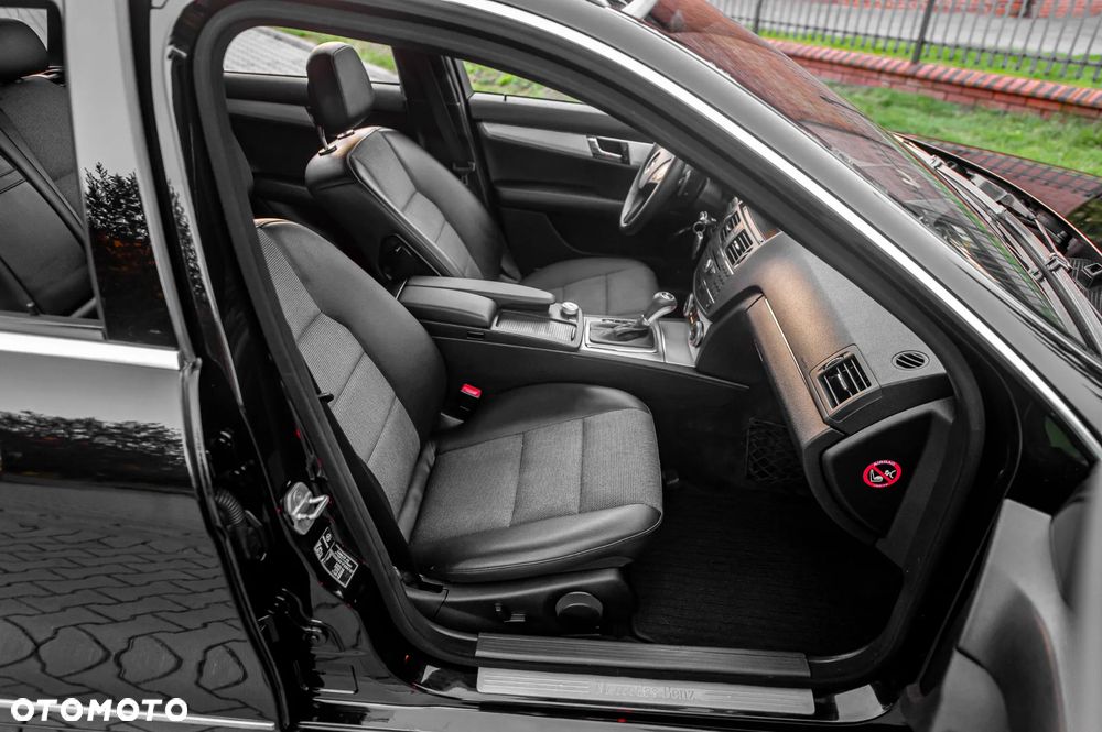 Mercedes-Benz Klasa C 200 7G-TRONIC Avantgarde Edition - 24