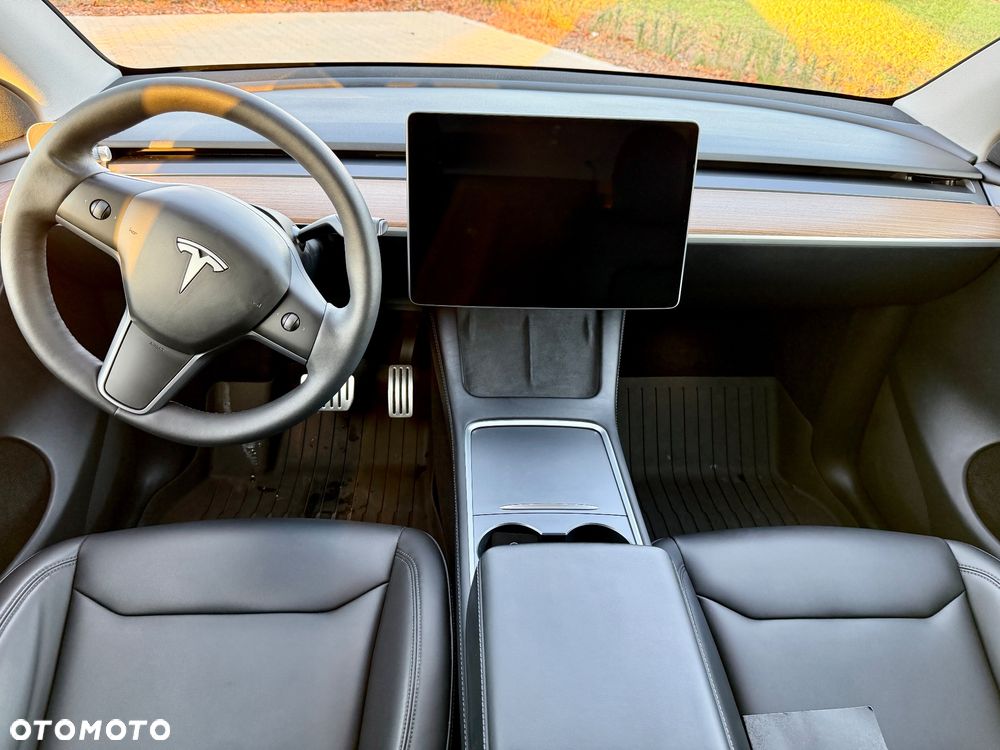 Tesla Y Performance AWD - 6