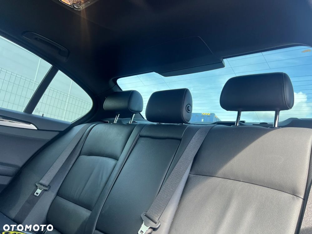 BMW Seria 5 528i xDrive - 22