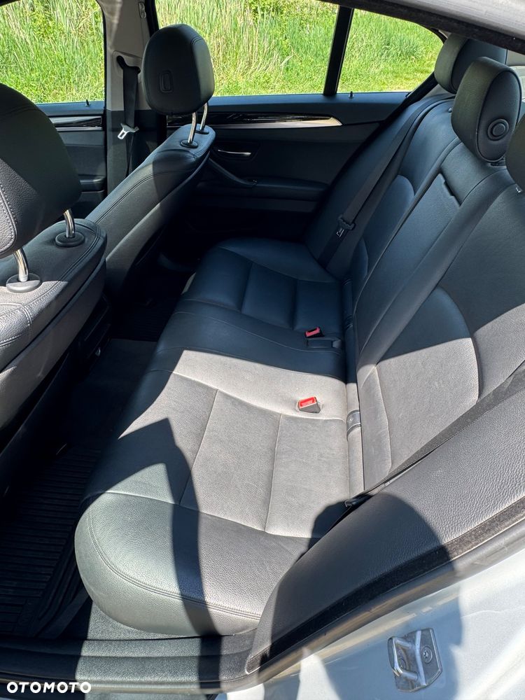 BMW Seria 5 528i xDrive Luxury Line - 13